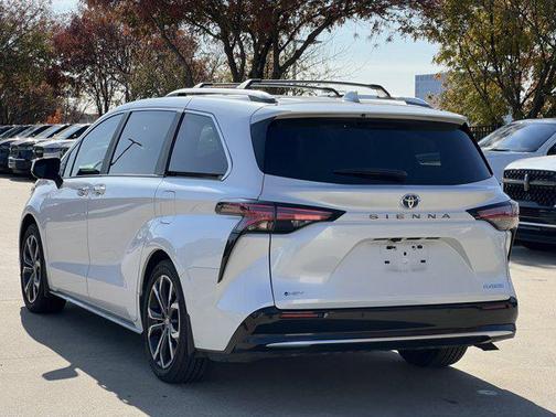 2025 Toyota Sienna Platinum