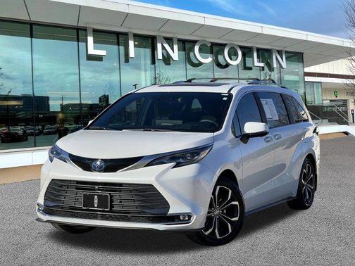 2025 Toyota Sienna Platinum