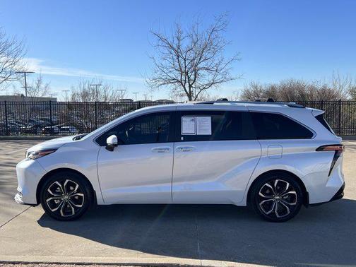 2025 Toyota Sienna Platinum