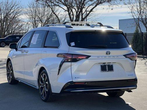 2025 Toyota Sienna Platinum