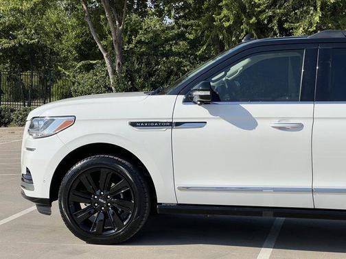 2022 Lincoln Navigator Black Label