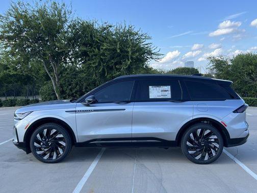 2025 Lincoln Nautilus Reserve