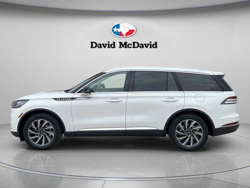 Pristine White Metallic Tri-Coat 2026 Lincoln Aviator Premiere