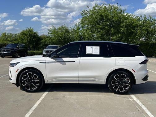 White Platinum Metallic Tri-Coat 2024 Lincoln Nautilus Reserve