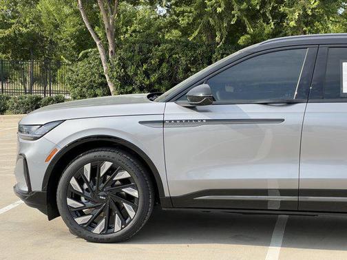 2025 Lincoln Nautilus Reserve
