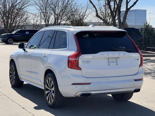 2020 Volvo XC90 T6 Momentum