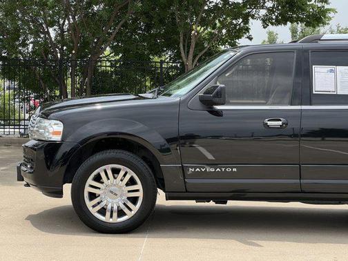 2014 Lincoln Navigator Base