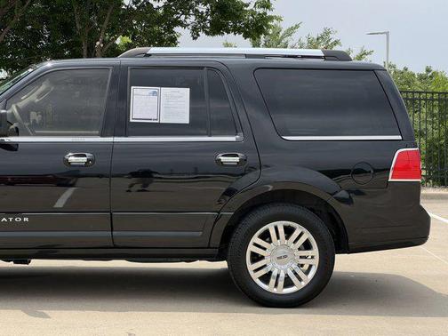 2014 Lincoln Navigator Base