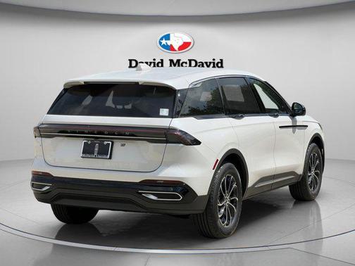 White Platinum Metallic Tri-Coat 2026 Lincoln Nautilus Premiere