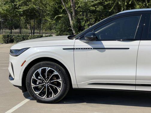 2025 Lincoln Nautilus Reserve