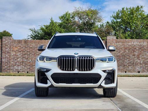 2022 BMW X7 M50i