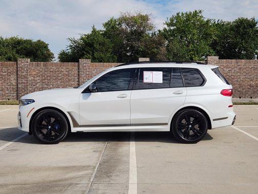 2022 BMW X7 M50i
