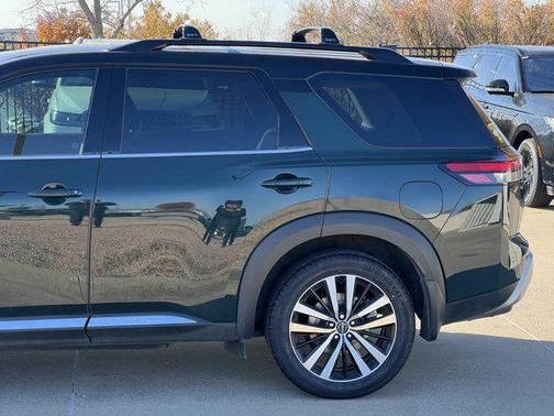 2024 Nissan Pathfinder Platinum FWD