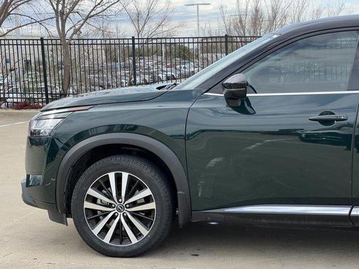 2024 Nissan Pathfinder Platinum FWD