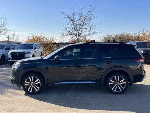2024 Nissan Pathfinder Platinum FWD