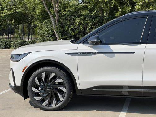2025 Lincoln Nautilus Reserve