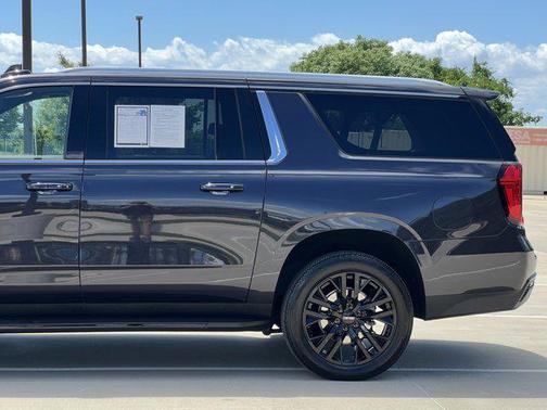 2023 GMC Yukon XL SLE