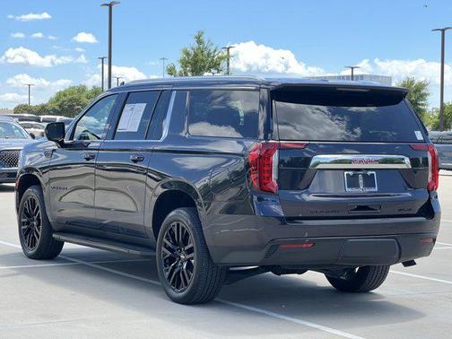 2023 GMC Yukon XL SLE