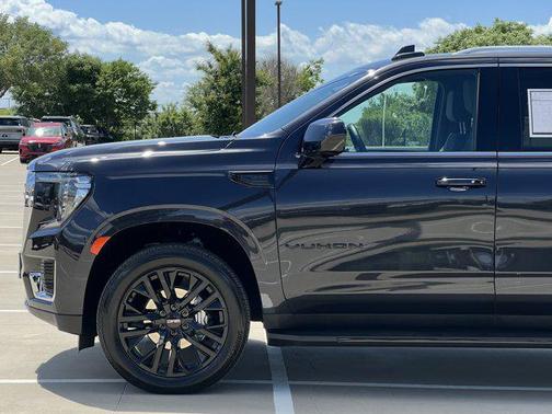 2023 GMC Yukon XL SLE