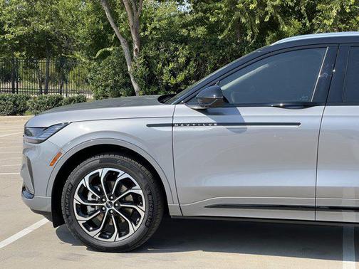 2025 Lincoln Nautilus Reserve