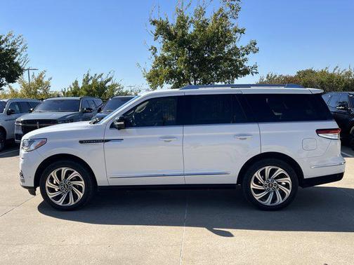 2023 Lincoln Navigator Reserve