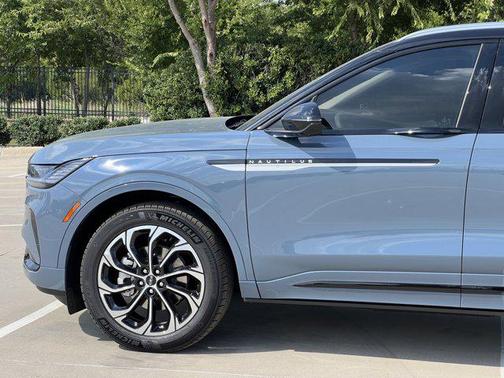 2025 Lincoln Nautilus Reserve