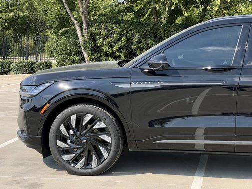 2025 Lincoln Nautilus Reserve