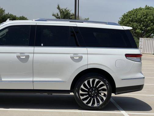 2023 Lincoln Navigator Black Label