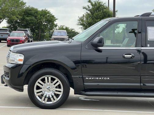 2008 Lincoln Navigator Base