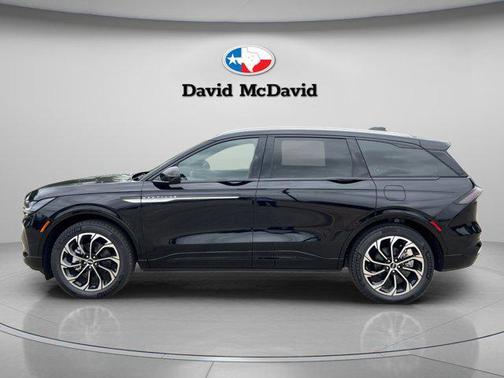 Infinite Black Metallic Clearcoat 2026 Lincoln Nautilus Reserve