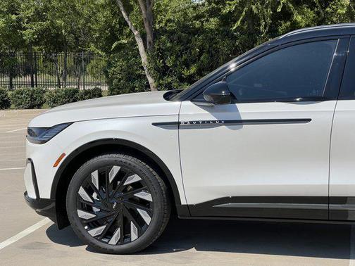 2025 Lincoln Nautilus Reserve