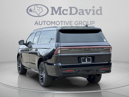Infinite Black Metallic Clearcoat 2026 Lincoln Navigator Reserve