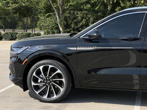 2025 Lincoln Nautilus Black Label