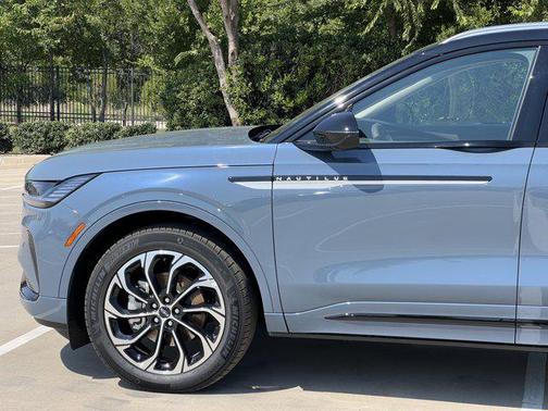 2025 Lincoln Nautilus Reserve