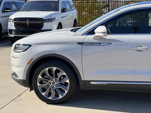 2022 Lincoln Nautilus Reserve