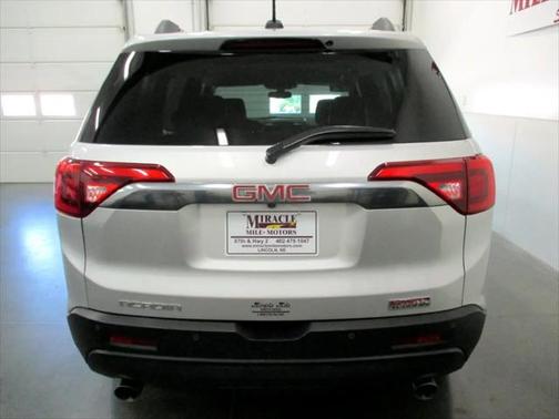 2017 GMC Acadia SLE-2