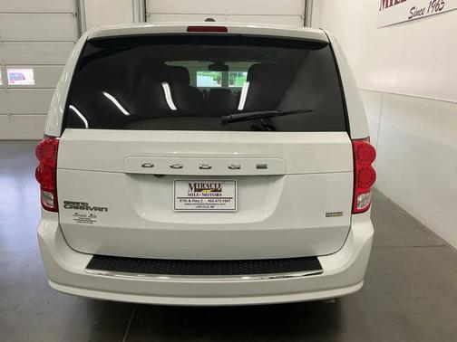 White 2019 Dodge Grand Caravan SE