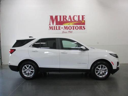 White 2023 Chevrolet Equinox 1LT