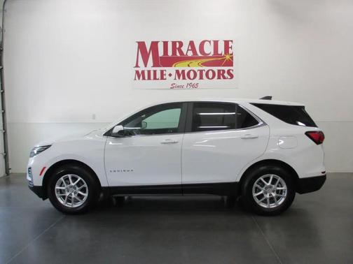 White 2023 Chevrolet Equinox 1LT