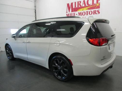 2020 Chrysler Pacifica Touring-L Plus