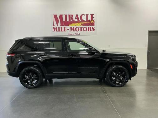 Black 2023 Jeep Grand Cherokee Altitude
