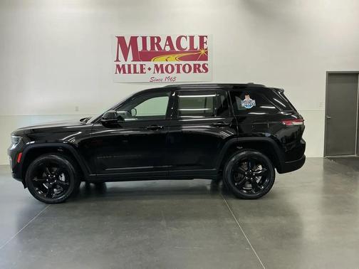 Black 2023 Jeep Grand Cherokee Altitude