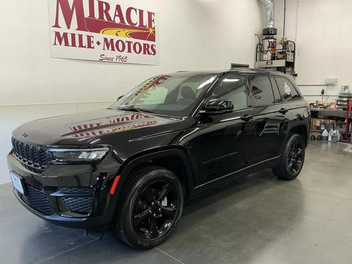 Black 2023 Jeep Grand Cherokee Altitude