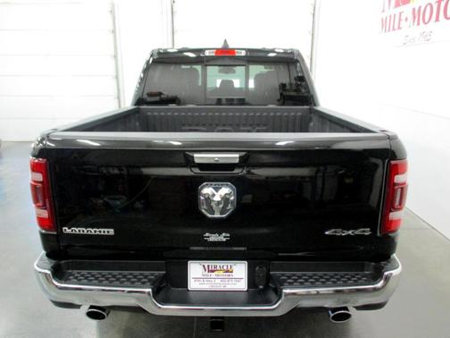 Photo 5 of 32 of 2019 RAM 1500 Laramie