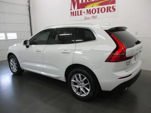 2021 Volvo XC60 T5 Momentum