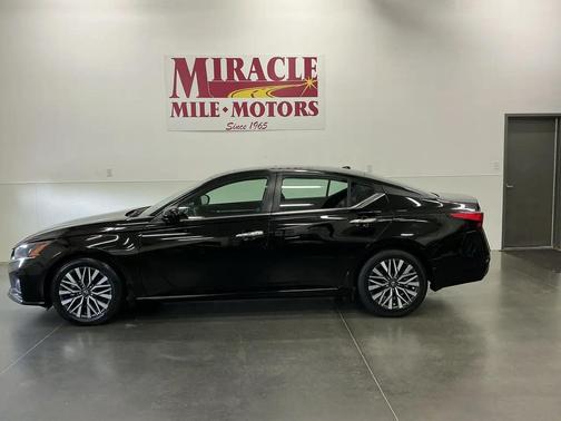 Black 2023 Nissan Altima 2.5 SV