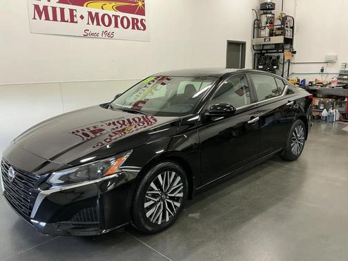 Black 2023 Nissan Altima 2.5 SV