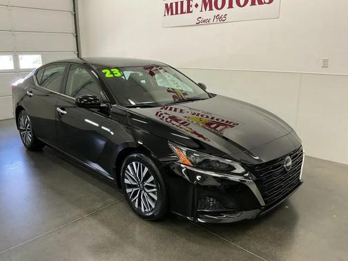 Black 2023 Nissan Altima 2.5 SV