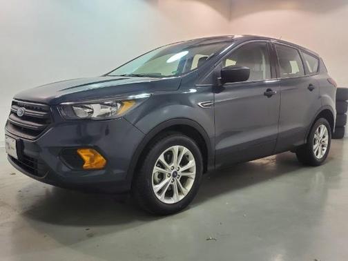 Photo 3 of 16 of 2019 Ford Escape S