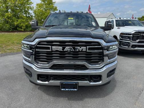 2025 RAM 2500 Tradesman Crew Cab 4x4 6'4' Box